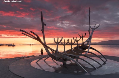 Il Sun Voyager, una delle tante sculture d'arte di inestimabile valore che si trovano nella capitale islandese.