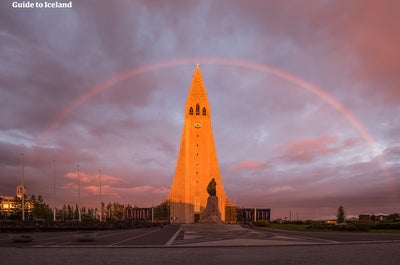 L'architettura della Hallgrimskirkja è stata ispirata dalla cascata Svartifoss.