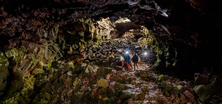 Besuche den Lavatunnel Raufarhólshellir bei dieser aufregenden Tagestour.