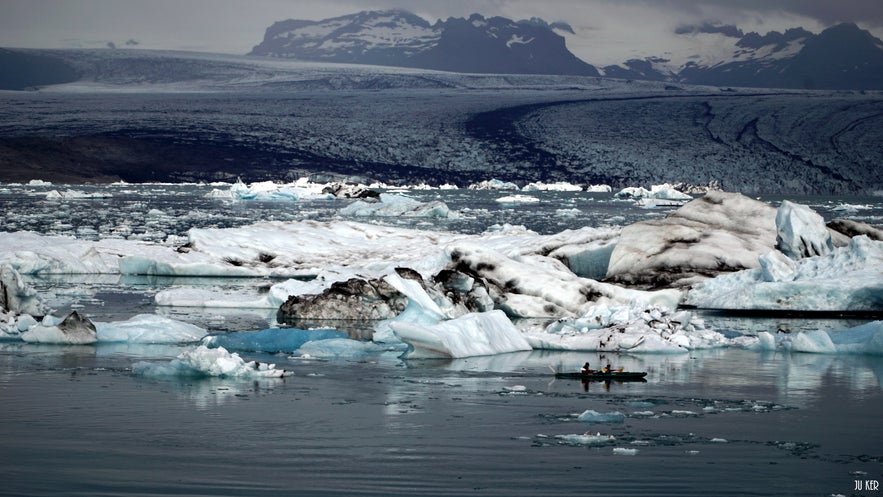 kayak sur une lagune glaciaire en Islande