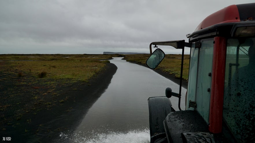 Traversée en tracteur à Skeidararsandur