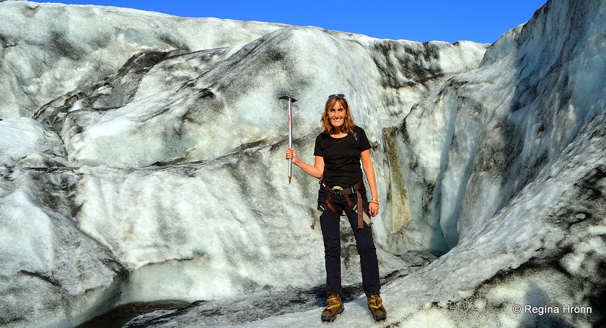 Regína on a glacier hike on Sólheimajökull glacier