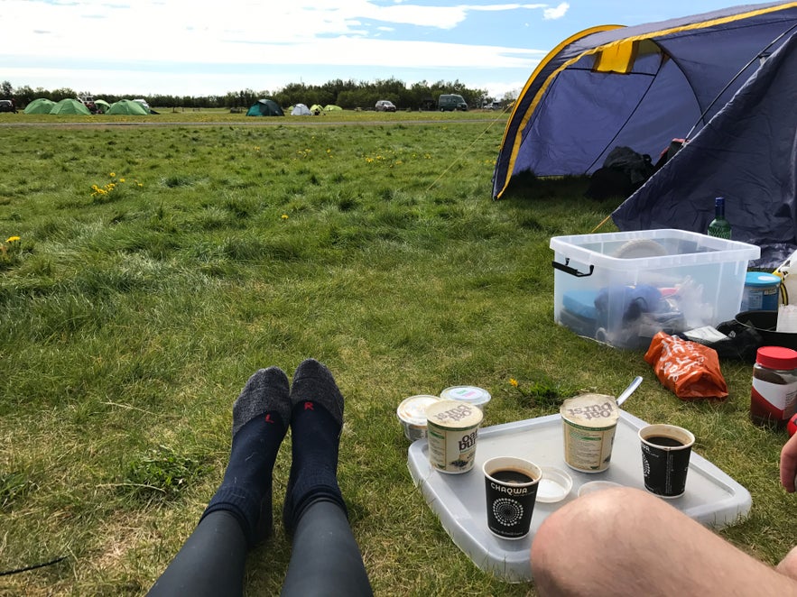 Bei strahlender Sonne auf dem Campingplatz in Skaftafell