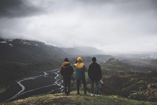 Ressentez les pouvoirs de la Terre nourricière lors d'une tournée dans les hautes terres isolées d'Islande.