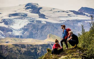 Wandel door de ongerepte natuur van de Thorsmork-vallei tijdens een super jeeptocht naar de hooglanden.