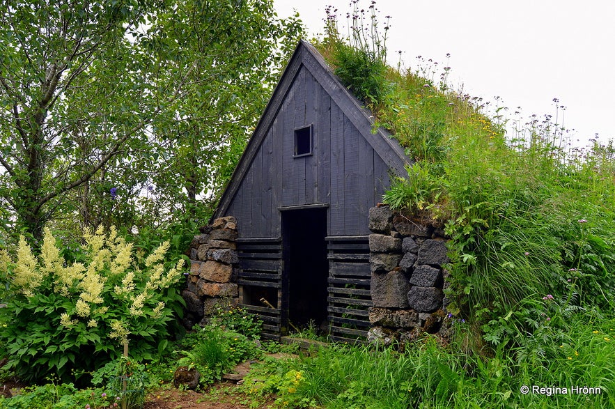 Íslenski bærinn turf house at Austur-Meðalholt in South-Iceland