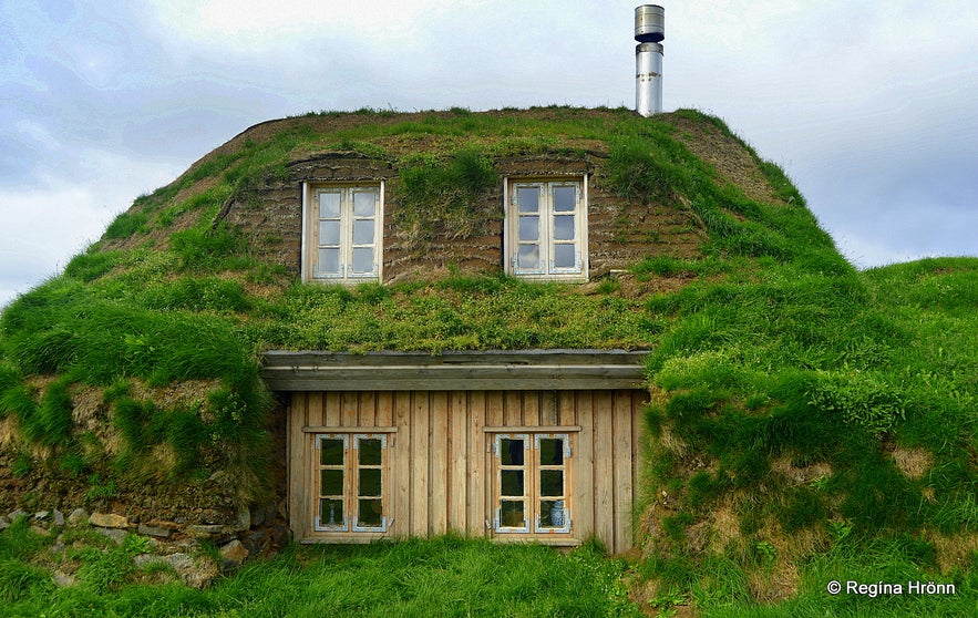 Sænautasel turf house on Jökuldalsheiði heath