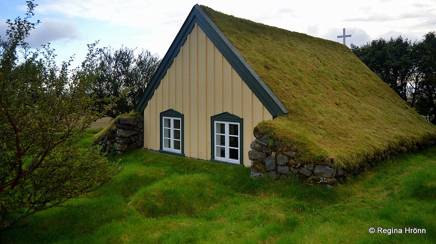 Hofskirkja turf church in South-Iceland