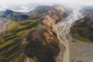 Scoprite l'area geotermica di Landmannalaugar con un tour in Super Jeep