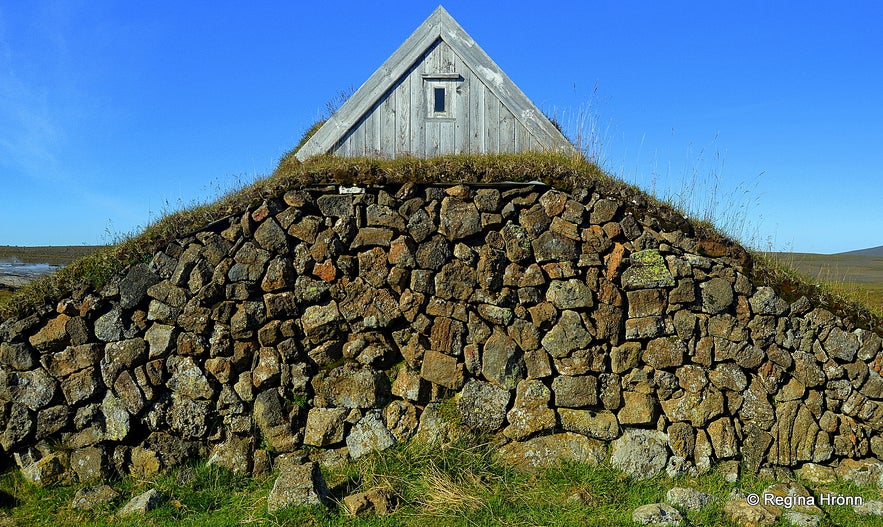 Hveravellir turf house
