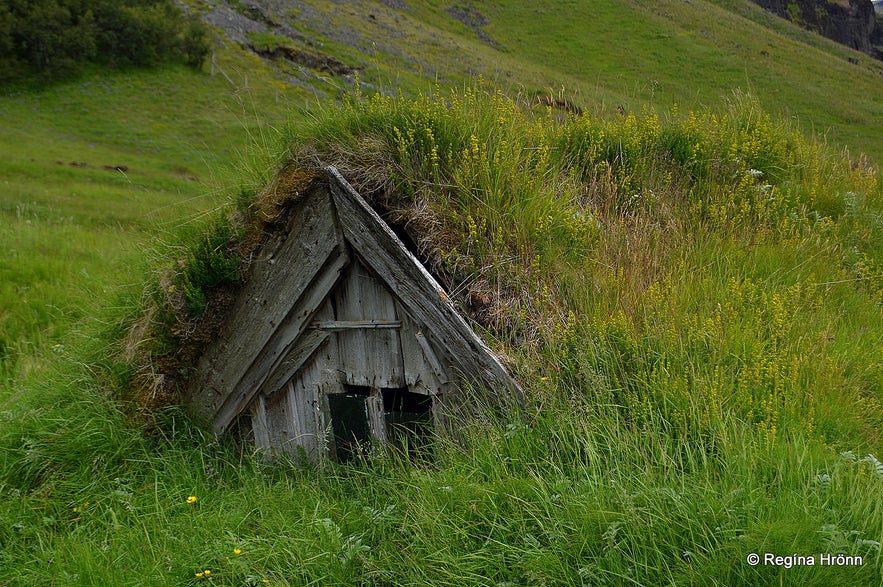 Núpsstaður turf outhouse in South-Iceland