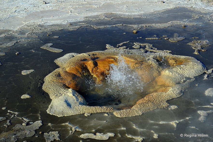 Eyvindarhver hot spring at Hveravellir