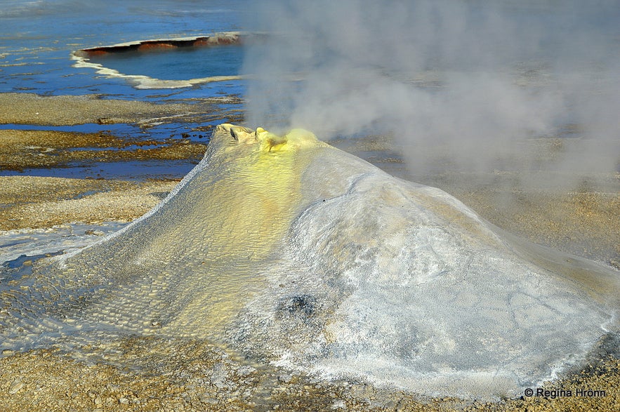 Öskurhóll hot spring at Hveravellir