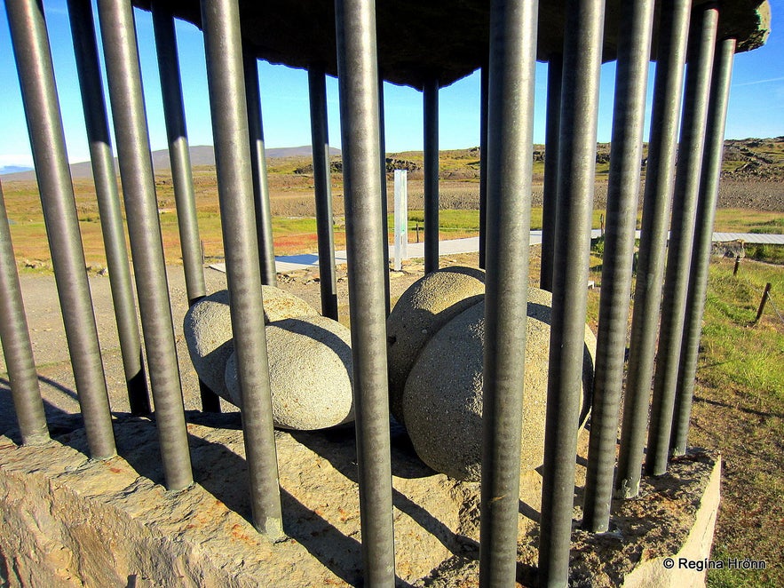 The monument Fangar frelsisins - Prisoners of Freedom at Hveravellir