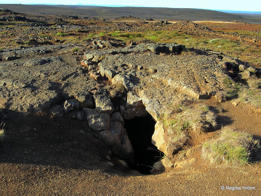 Eyvindarhellir cave at Hveravellir