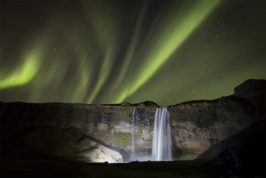 冰島Seljalandsfoss + 極光