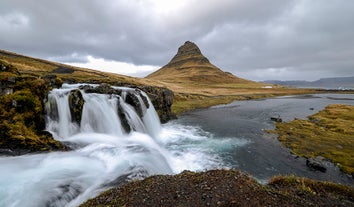 Reis i en liten gruppe til Snæfellsnes-halvøya på en minibustur.