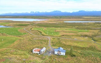 Lindarholl宾馆被广阔的庄园环绕,周围是山谷、农田和湖泊。