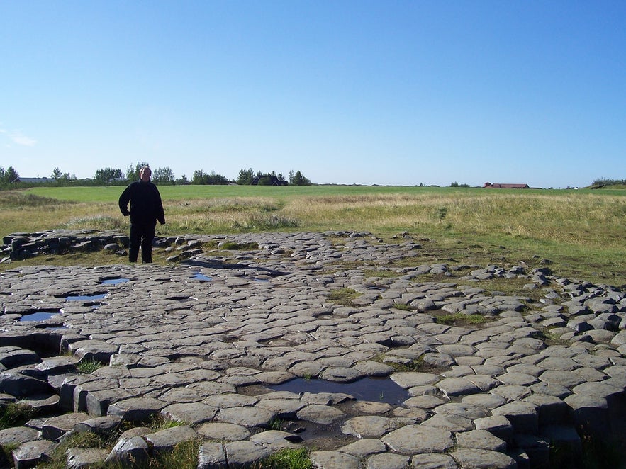 Bien que son apparence le laisse douter, Kirkjugólfið est un phénomène naturel