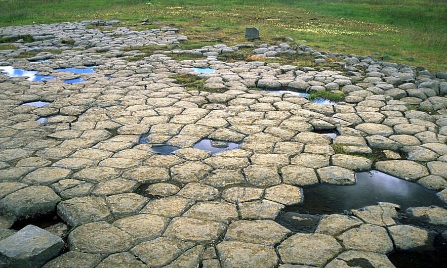 Kirkjugólfið教堂地砖是纯天然形成的玄武岩柱构造