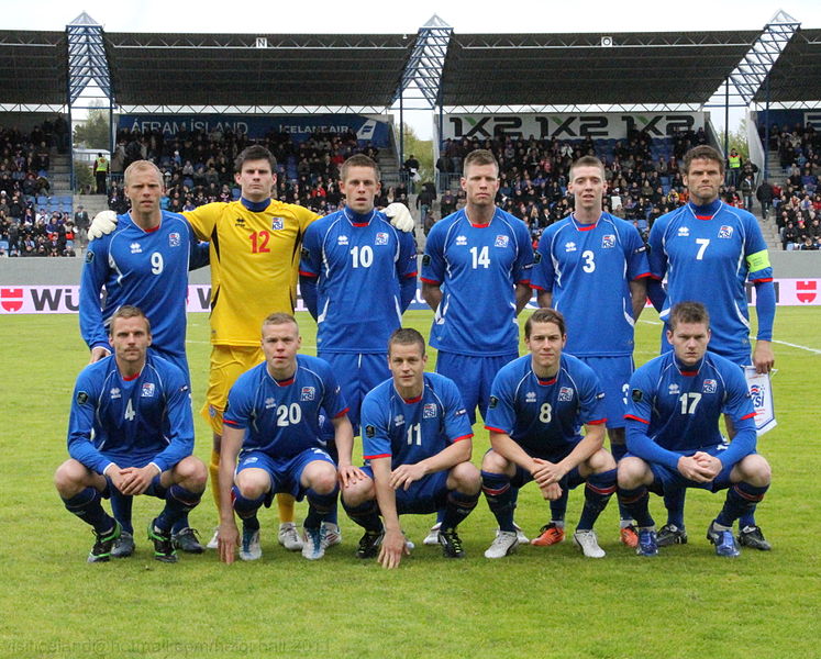 Iceland team with Eiður Guðjohnsen | © WikiCommons