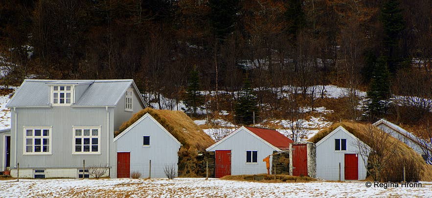 Turf outhouses at Kálfafellskot in South-Iceland