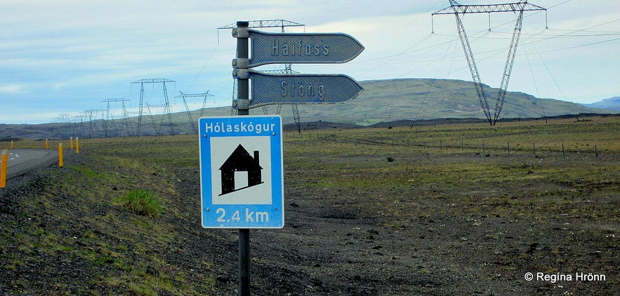 Road signs leading to Háifoss and Stöng