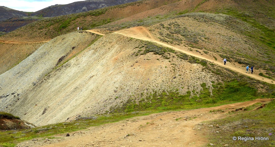 The hike to Reykjadalur valley