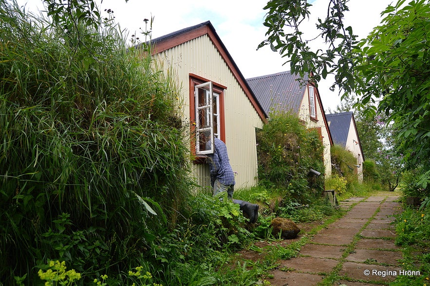 Íslenski bærinn Turf House at Austur-Meðalholt in South-Iceland