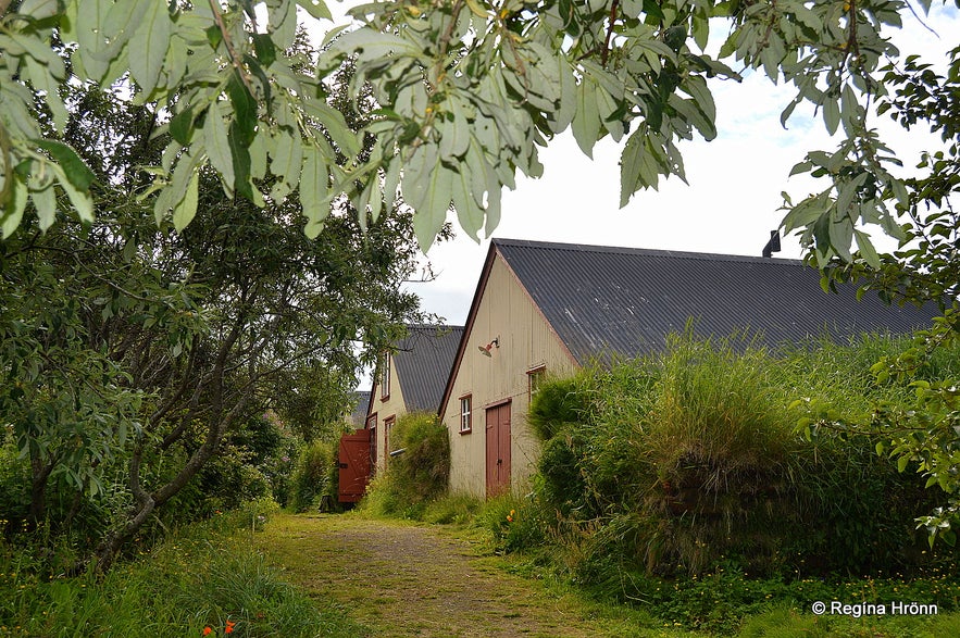 Íslenski bærinn Turf House at Austur-Meðalholt in South-Iceland