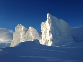 Bellas formaciones de hielo en el mayor glaciar de Europa, el Vatnajokull.