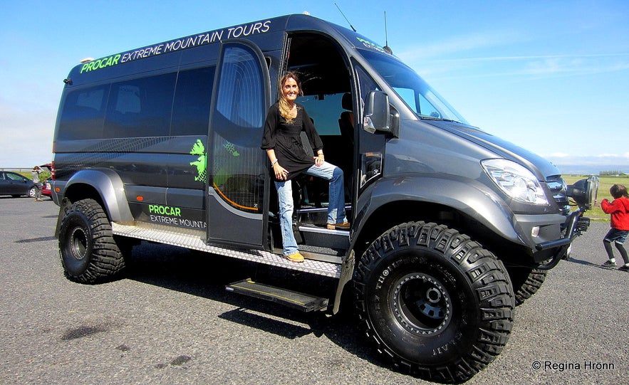 Regína in a super jeep on a Þórsmörk tour