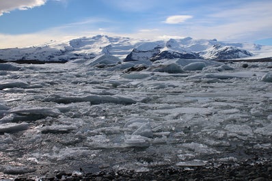 Icebergs floating on Jökulsárlón glacier lagoon.