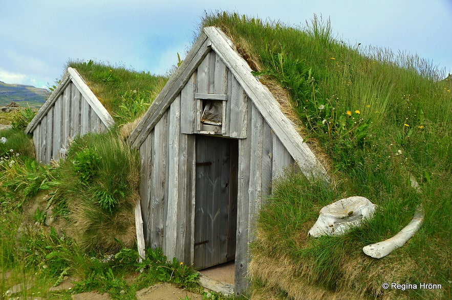 Kotbýli kuklarans - the Sorcerer's Cottage in Strandir Westfjords