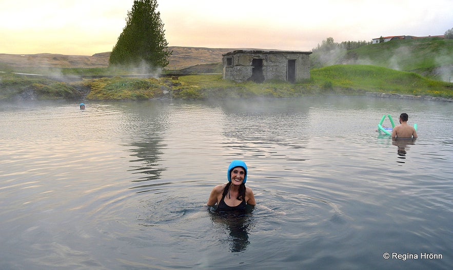 Regína in the Secret Lagoon