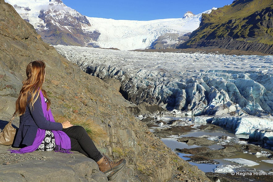 Regína by Svínafellsjökull glacier