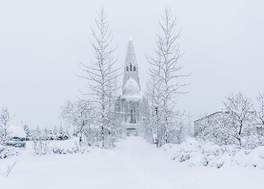 雪中的冰島