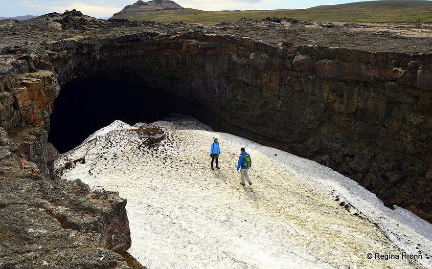 Surtshellir cave 