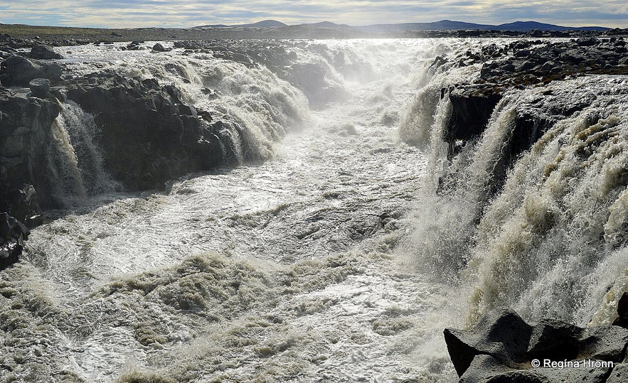 Gljúfrasmiður waterfall in Jökulsá á Fjöllum river