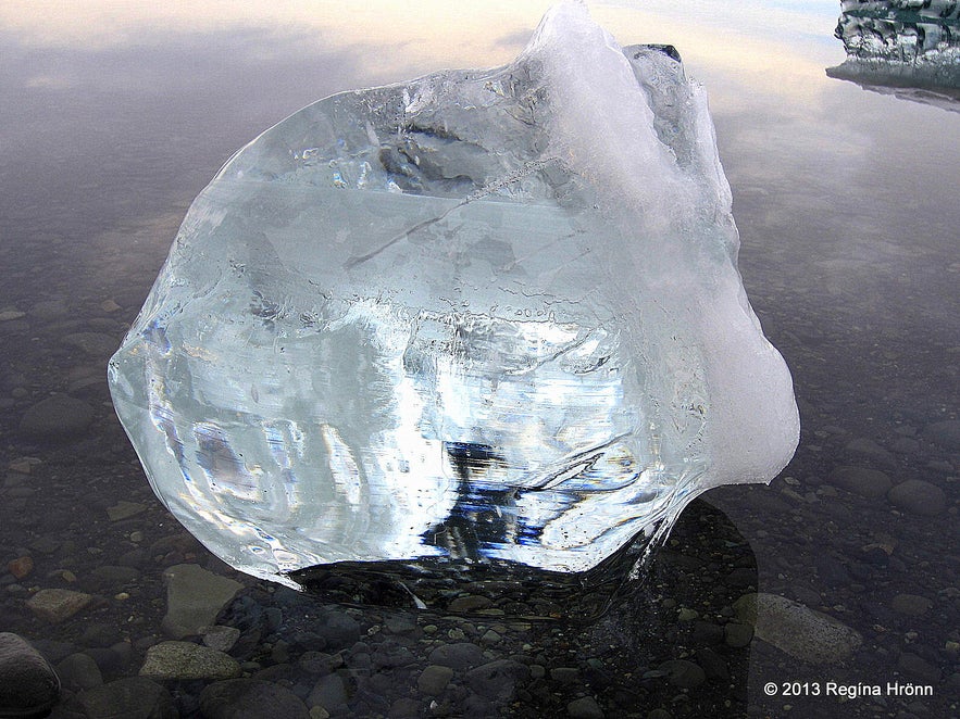 J&ouml;kuls&aacute;rl&oacute;n glacial lagoon and Fellsfjara beach