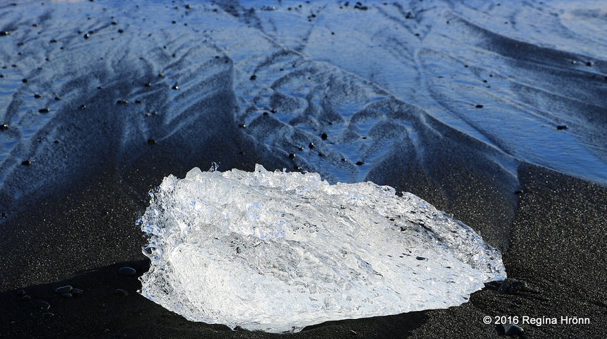 Sparkling ice by Jökulslárlón glacial lagoon