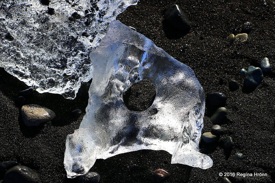 Glistening ice chunks on Eystri-Fellsfjara