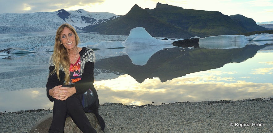 Regína by Fjallsárlón glacial lagoon