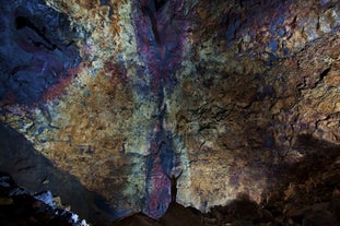 Vous serez étonné par l'échelle de la caldeira du volcan lors d'une visite Into the Volcano.