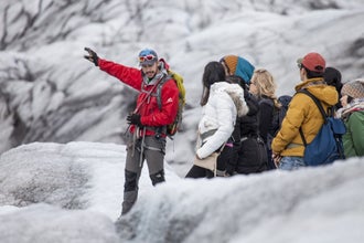 An experienced tour guide giving the group an explanation during their glacier hiking activity in Skaftafell Nature Reserve.