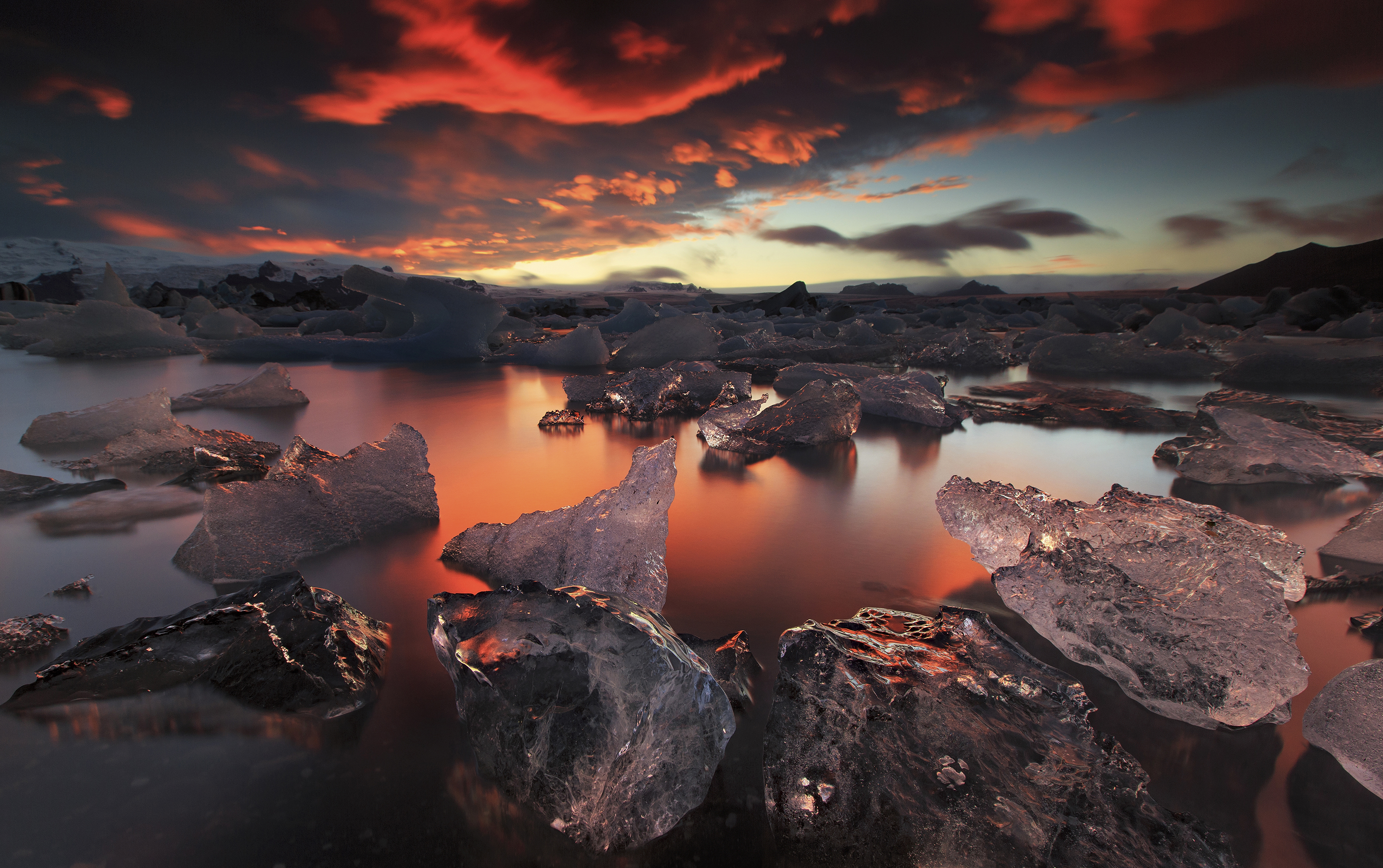 La laguna glaciale di Jokulsarlon al tramonto.