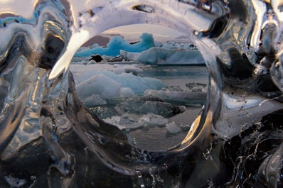 Is vid glaciärlagunen Jökulsárlón.