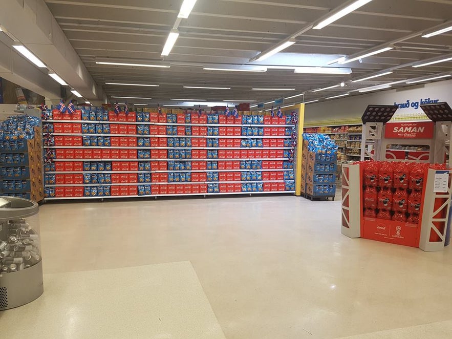 The supermarket Nettó has decorated their aisles for Iceland's World Cup match