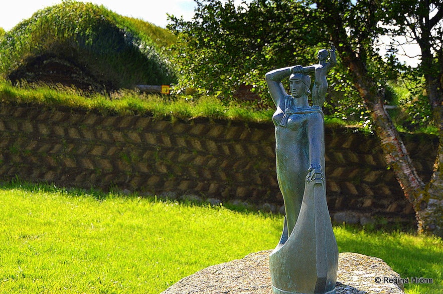 The statue of Guðríður at Glaumbær