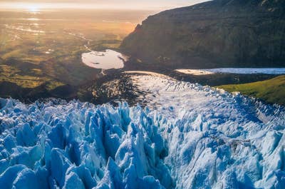 Los glaciares del Sur de Islandia son impactantes y brindan vistas increíbles.